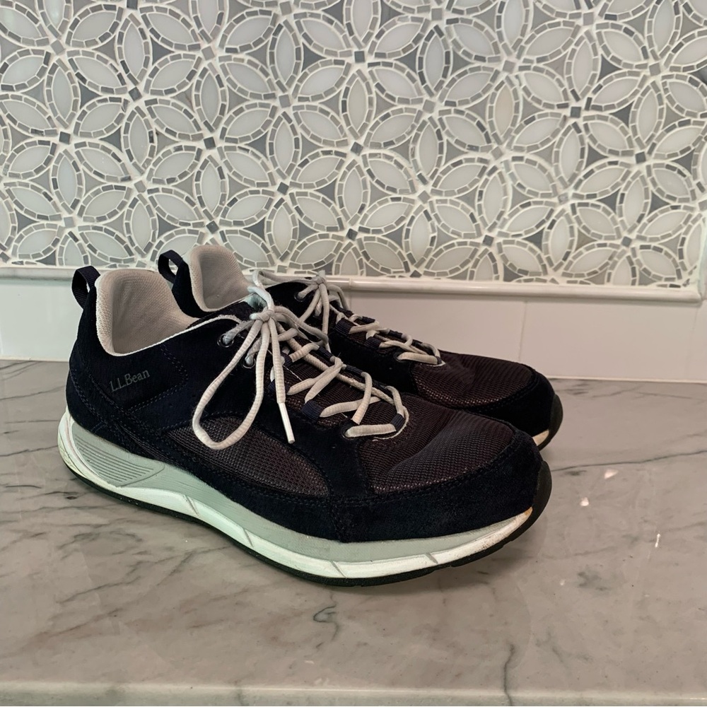 L.L. Bean‎ Men’s Shoes, Navy Blue, Size 10.5. Great pre-owned condition!